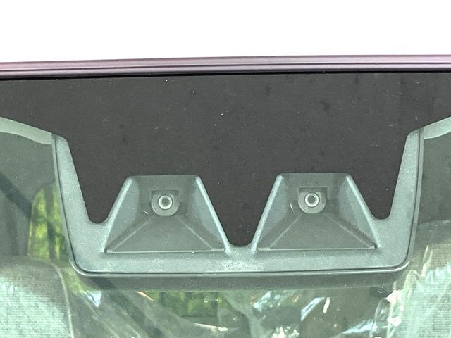 【スマートアシスト】走行中に前方の車両等を認識し、衝突しそうな時は警報とブレーキで衝突回避と被害軽減をアシスト。より安全にドライブをお楽しみいただけます。