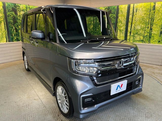 高透明度のガラス皮膜で撥水はもちろん、上質なツヤ・光沢を実現。紫外線や酸性雨から大切な愛車を保護し、色あせ・劣化を防止。「弾スプラッシュコート」、「弾プリミッサコート」からお選びいただけます。