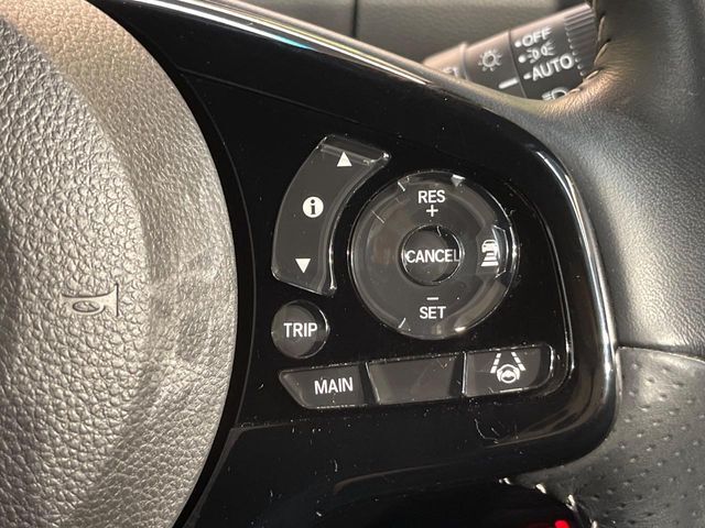 【アダプティブクルーズコントロール】高速道路での長距離走行が楽に！！自動で速度を保つクルーズコントロールが、衝突軽減システムと連携し、前方の車両を感知して車間を保つように速度調節してくれます！！
