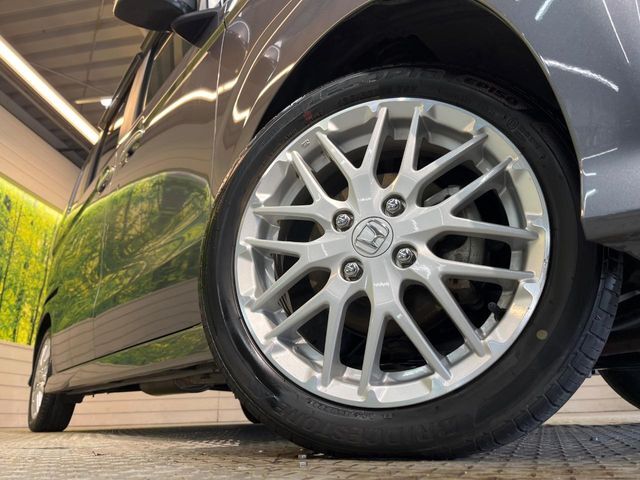 【純正15インチアルミホイール】外観にマッチした純正アルミホイールを装着しております。各種社外アルミホイールや、スタッドレスタイヤも取扱いしております。是非ご相談ください♪
