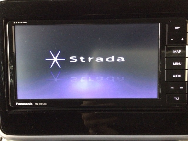 【オーディオ機能】ナビに一体のオーディオは、フルセグTVの他にDVD/CDプレーヤーを装備♪もちろんFM/AMラジオもお聞きいただけますよ♪