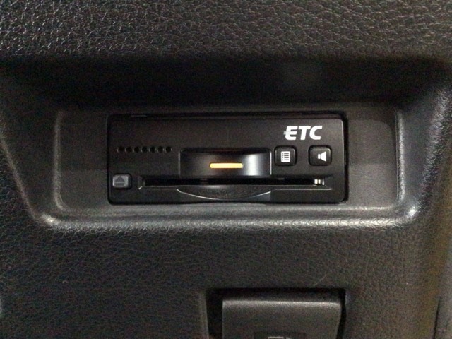 【ETC車載器】もはや必須アイテムのETCを搭載！高速道路のご利用時にとても便利！わずらわしい料金所での現金支払いが不要となりスムーズに通過できます♪