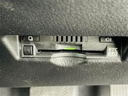 【ETC】有料道路を利用する際に料金所で停止することなく通過できる、ETC車載器（ノンストップ自動料金収受システム機器）が装備されています。セットアップを行うことで利用可能になります。