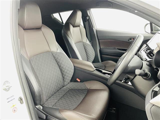 【運転席】座り心地が良いシートなので長時間の運転でも快適にお過ごしいただけます。新品のフロアマットのご注文も可能です。掲載箇所以外にご希望の写真がございましたらお気軽にお問い合わせ下さい。