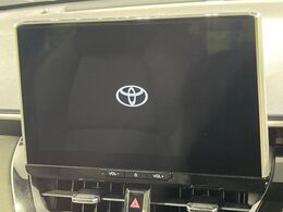 【10.5インチナビ】高級感とインパクトのある大画面ナビを装備。各種オーディオ操作はもちろん、スマホ連携もできる利便性の高いナビです♪