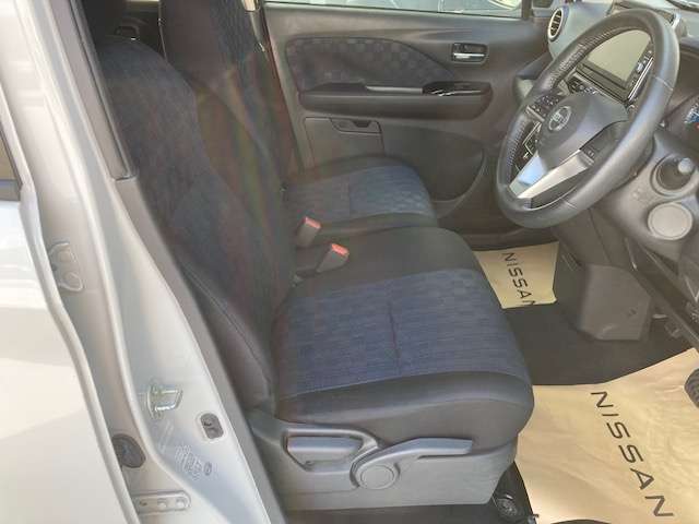 イモビライザー装備。盗難に対する防御性能を高めるために、インテリジェントキーに送信機を内蔵し、あらかじめ登録されているインテリジェントキーを使用しないと、走行可能状態にできないシステムです。