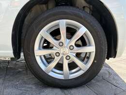 純正アルミホイール装着してます