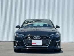 日本人デザイナーの発案によって2005年から採用されている、「シングルフレームグリル」。ひと目でAudiとわかる象徴的なデザインはAudiのブランドイメージを確立しています。