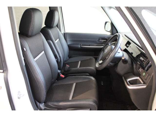 前方の視界も良く足元も広々しているので運転しやすいです！