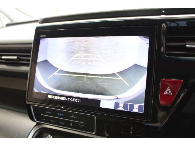 バックカメラが搭載されておりますので駐車時の後方確認に役立ちます！！