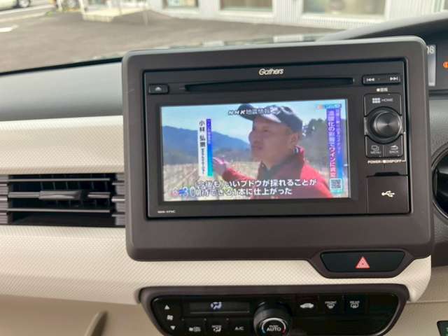弊社では、仕入れ専門の部署がございます。仕入れのプロが状態を見極め、極限までお安くお車を提供できるよう仕入れを行っております。