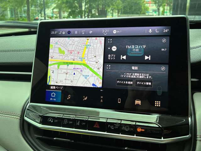 「U-Conect」を使用し、スマートフォンの各種機能を車載機器で操作できるようにしております。