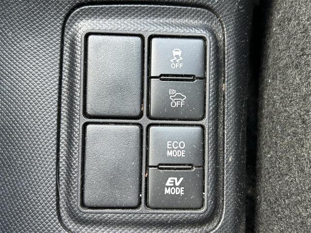 【運転席操作部】『運転席周辺の装備』の画像になります。快適なドライブを楽しむための機能が装備されています！運転席から触れるので使いやすいです！