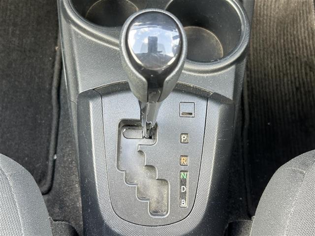 【シフトレバー】『シフトレバー』の画像になります。写真の内容に関してご不明点、ご質問等がございましたらお気軽にガリバー店舗までお問い合わせください。