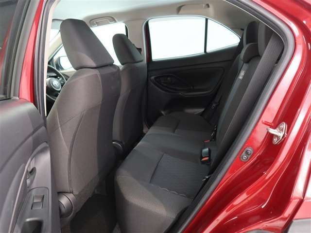 ゆとりある広々とした車内空間は、ドライブを始め買い物やレジャーなど、幅広く活躍します。一人でもみんなとでもお出かけを楽しみましょう！