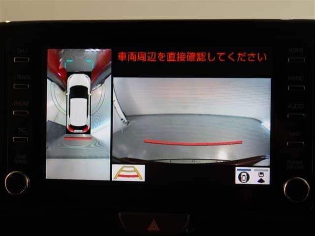 パノラミックビューモニター付きです。車両を上から見たような映像をモニター画面に表示。運転席からの目視では見にくい、車両周辺の状況をリアルタイムでしっかり確認できます。