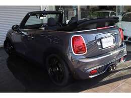 外装色はサンダーグレーです。