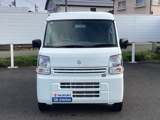 ボディーカラーは定番のホワイトソリッドです。