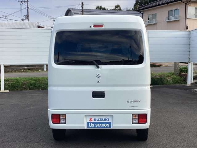 リヤガラスはフィルム貼りになっています。