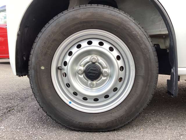 スタッドレスタイヤ現状でのお渡しとなります。