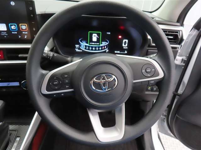 ぜひ展示車の運転席に座ってみてください。