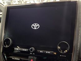 【14インチディスプレイオーディオ】画面内にオーディオ操作はもちろん、空調の調整機能なども盛り込んだ多機能なディスプレイオーディオです！スマートフォン連携はもちろん、車載ナビもお使いいただけます♪