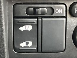 【パワースライドドア】スマートキーや運転席のスイッチでスライドドアの開閉が可能♪電動だから力を入れてドアを開ける必要が無く、小さいお子様でも、重い荷物を持っている時もラクに開け閉めできます♪