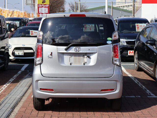 今の軽自動車は、とても広い！普通車と比べて維持費もお得で、家計に優しいですよ！