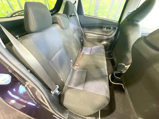 後部座席も気になるようなキズ・汚れやへたり等、大きなダメージはなく、良好な状態です。