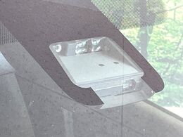 【トヨタセーフティセンス】走行中に前方の車両等を認識し、衝突しそうな時は警報とブレーキで衝突回避と被害軽減をアシスト。より安全にドライブをお楽しみいただけます。