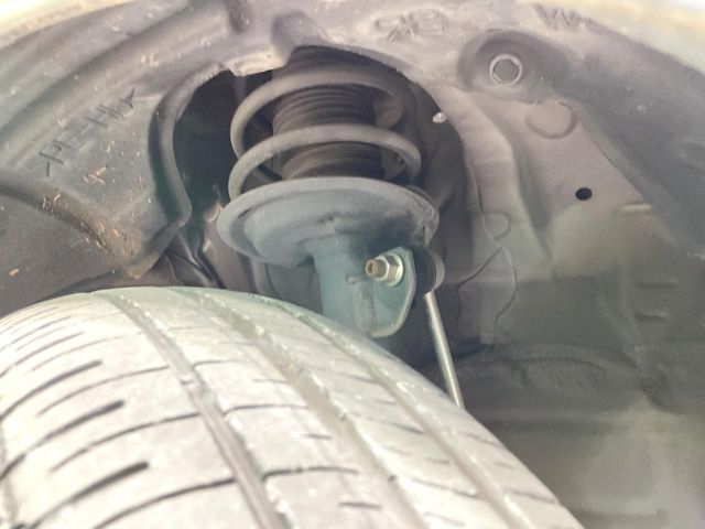 お車を安心してお乗りいただく為には、足回りの定期点検が欠かせません。サービスサポート（有償保証）では無料点検もご提供しており、安心のカーライフをお過ごしいただけるサポート体制が整っています。