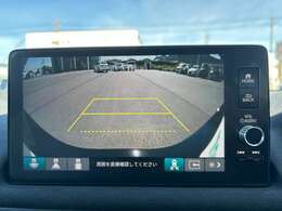 【バックモニター】後ろのカメラの映像がモニターに映し出されるので、後方の見えない死角や、障害物との距離感などもしっかり安全確認することができます！