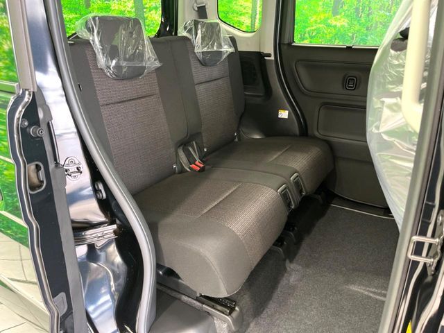 高品質なオリジナルフロアマットもオプションにてご用意しております。お好きなデザインやカラーをお車に合わせて選んでいただくことができます♪