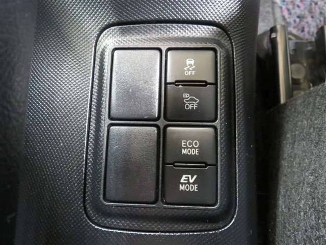 VSC　OFFスイッチ、車両接近通報装置OFFスイッチ、エコドライブモードスイッチ、EVドライブモードスイッチ。