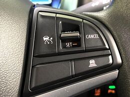 【アダプティブクルーズコントロール】高速道路での長距離走行が楽に！！自動で速度を保つクルーズコントロールが、衝突軽減システムと連携し、前方の車両を感知して車間を保つように速度調節してくれます！！