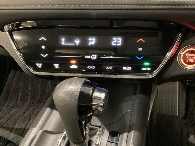 プラズマクラスター付き・オートエアコンがついてますので、お好みの温度をセットするだけで風の強さや風量を自動で調整します。スイッチの簡単操作で快適に過ごせます。