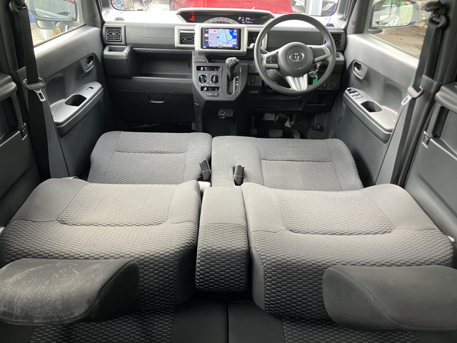 カーズ大阪では中古車販売をメインに各種保険の取扱、板金修理まで幅広く対応しています。中古車販売は全国どこでも対応可能！遠方の方でも安心して買ってもらえるような取り組み・工夫を行なっています。