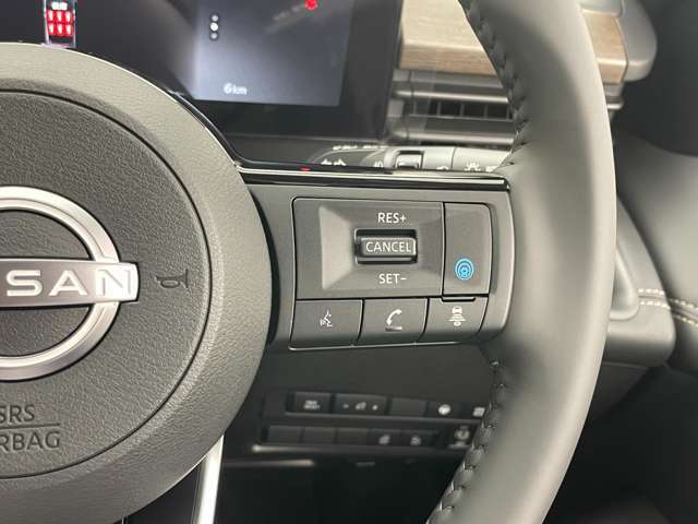 【プロパイロット2.0（インテリジェント高速道路ルート走行）】高速道路でのナビ連動ルート走行が可能です！ルート上にある高速道路の出口までの走行を支援します。機能には限界があるためご注意ください。