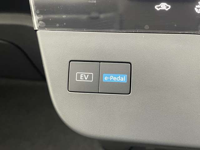【e-Pedal】アクセルペダルの踏み加減を調整するだけで発進、加速、減速、停止までをコントロールできます！機能には限界があるためご注意ください。