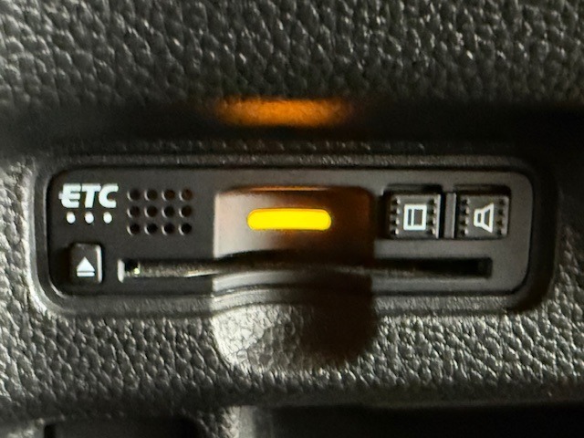 【ETC】便利なETC車載器も装備！高速道路の料金所もスムーズに通過できます。今や必須の装備ですね！お客様用にセットアップをしてのお渡しとなります！