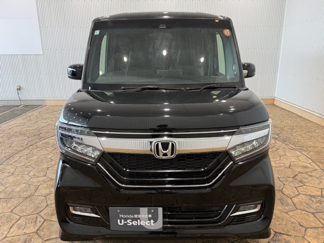当店ではお客様に安心と満足な車選びをお届けするお店です！その為、『支払総額表示』『保証付』『第三者鑑定』『メンテナンスパック』等、様々な取り組みを行っております！