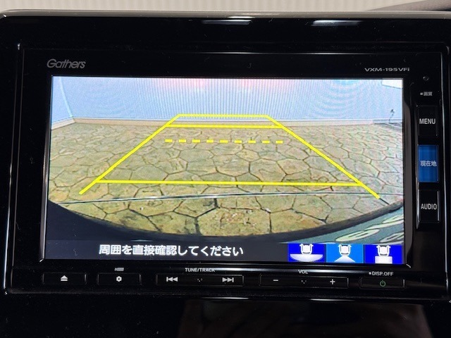 【バックカメラ】リバースにするだけで映ります、後方の安全確認や、狭い駐車場での車庫入れ、雨の日や夜間など視界の悪い時に便利です！安全にバックする為には欠かせない装備です。