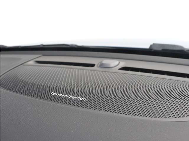 【harman/kardon】世界のオーディオファン垂涎のプレミアムサウンドシステムを搭載。原音に近い音場空間を忠実に再現。乗る人すべてに最良の音響体験を提供します。