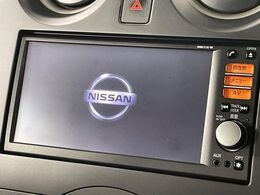 【純正ナビ】人気の純正ナビを装備しております。ナビの使いやすさはもちろん、オーディオ機能も充実！キャンプや旅行はもちろん、通勤や買い物など普段のドライブも楽しくなるはず♪