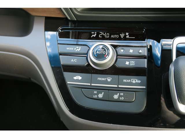 プラズマクラスター技術搭載のエアコンは、エアコンまたは送風に連動して空気浄化や脱臭などの効果を発揮します。運転席＆助手席は、寒い日に座面と背中からあたためるシートヒーター付き。