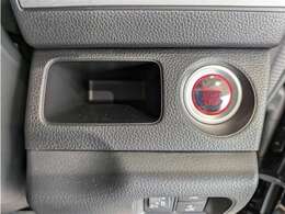 スマートキーを携帯していればキーを取り出さずにドアを施錠＆解錠。クルマの始動も可能です。