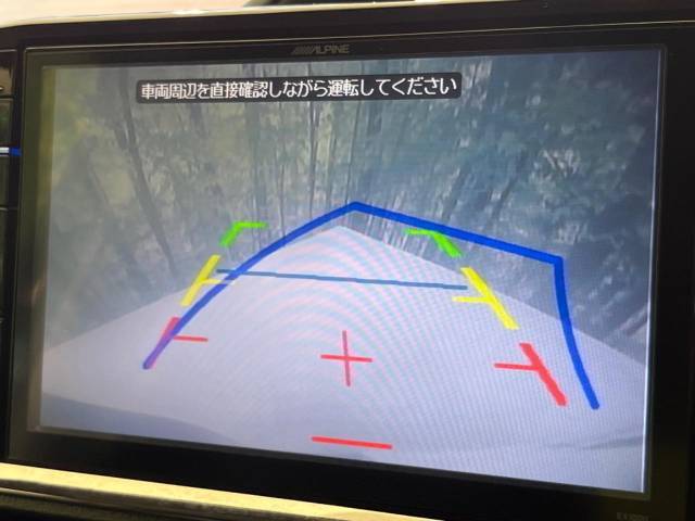 【バックカメラ】駐車時に後方がリアルタイム映像で確認できます。大型商業施設や立体駐車場での駐車時や、夜間のバック時に大活躍！運転スキルに関わらず、今や必須となった装備のひとつです！