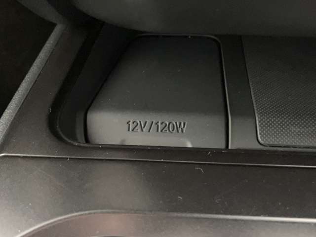 12V/120Wソケットです。