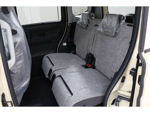 ご購入後には洗車も欠かせませんよね！？当店では、洗車のプロが普段お手入れが行き届かない箇所も済み済みまで綺麗にしています！