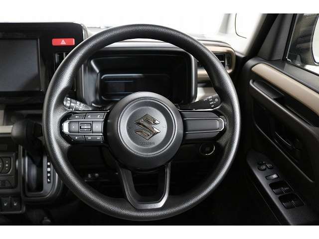 自社の鈑金工場もございますので、万が一のお車の傷直しも当店にお任せ下さい！